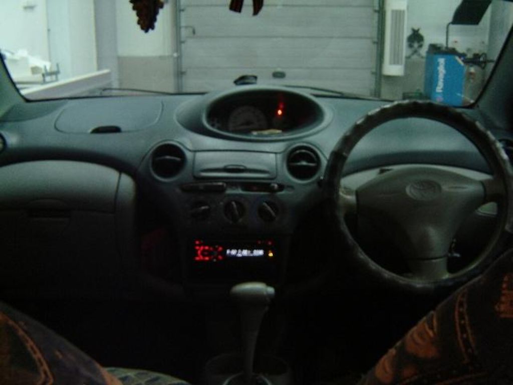 2000 Toyota Vitz