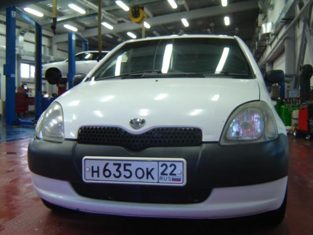 2000 Toyota Vitz