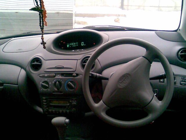 2000 Toyota Vitz