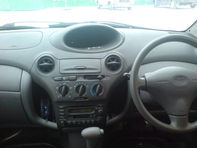 2000 Toyota Vitz