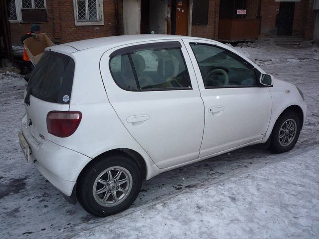 2000 Toyota Vitz