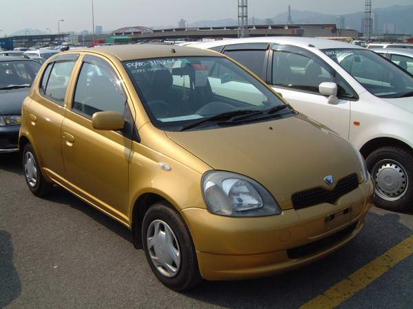 2000 Toyota Vitz Pics