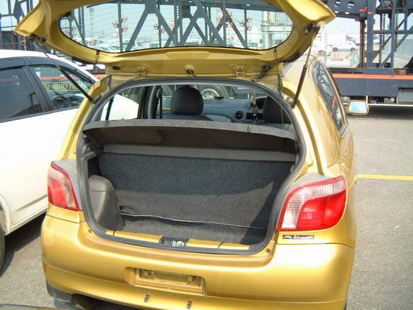 2000 Toyota Vitz Pictures