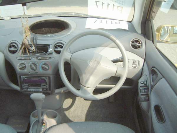 2000 Toyota Vitz Pictures