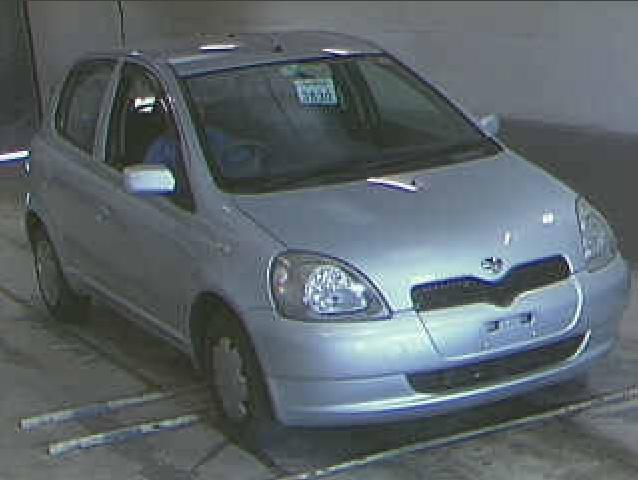 2000 Toyota Vitz Photos