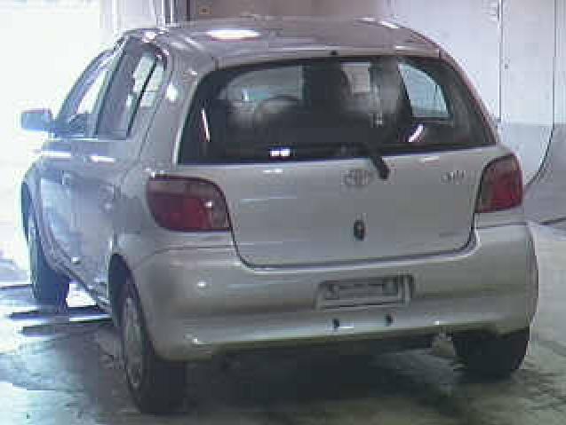 2000 Toyota Vitz Photos