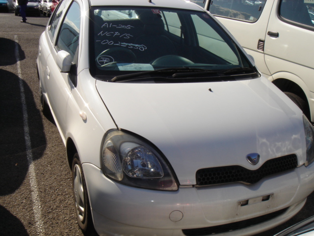 2000 Toyota Vitz Images