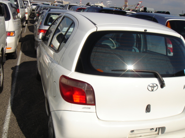 2000 Toyota Vitz Pictures