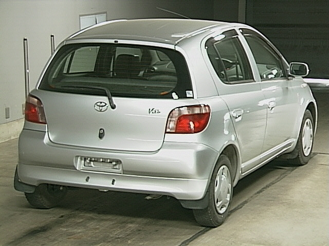 2000 Toyota Vitz Photos