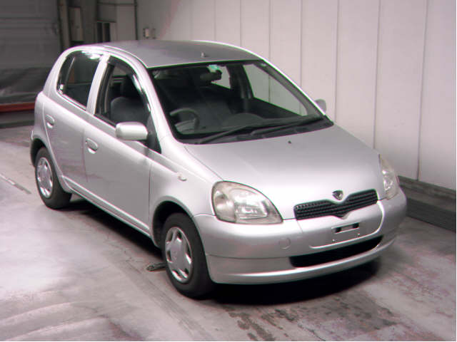 2000 Toyota Vitz Photos