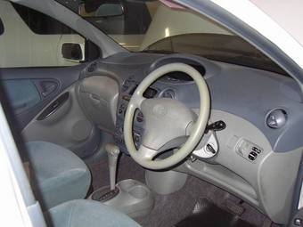 2000 Toyota Vitz Photos