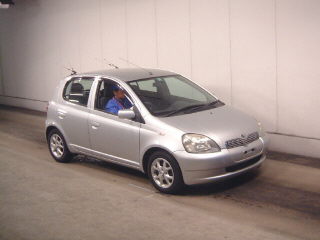 2000 Toyota Vitz Photos