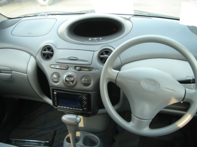 2000 Toyota Vitz Pictures