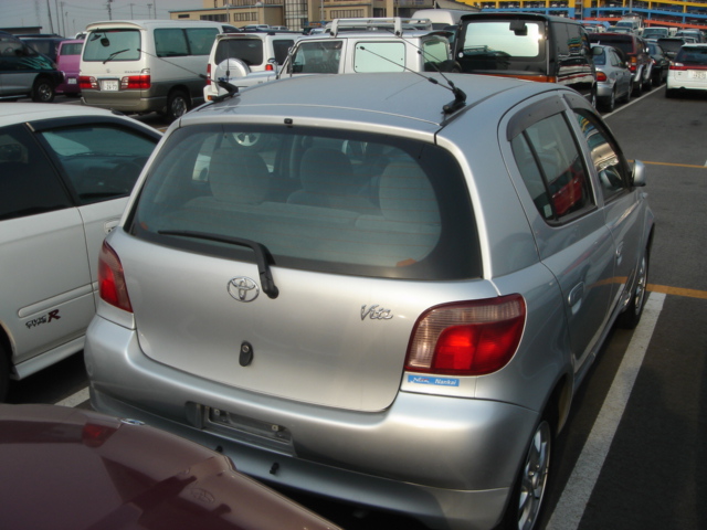 2000 Toyota Vitz Pics