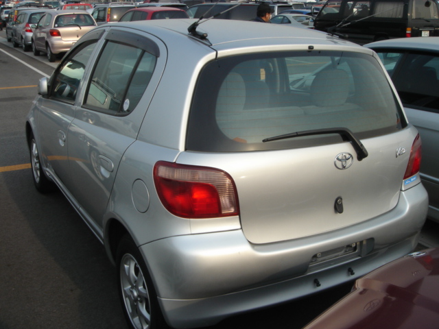 2000 Toyota Vitz Pictures