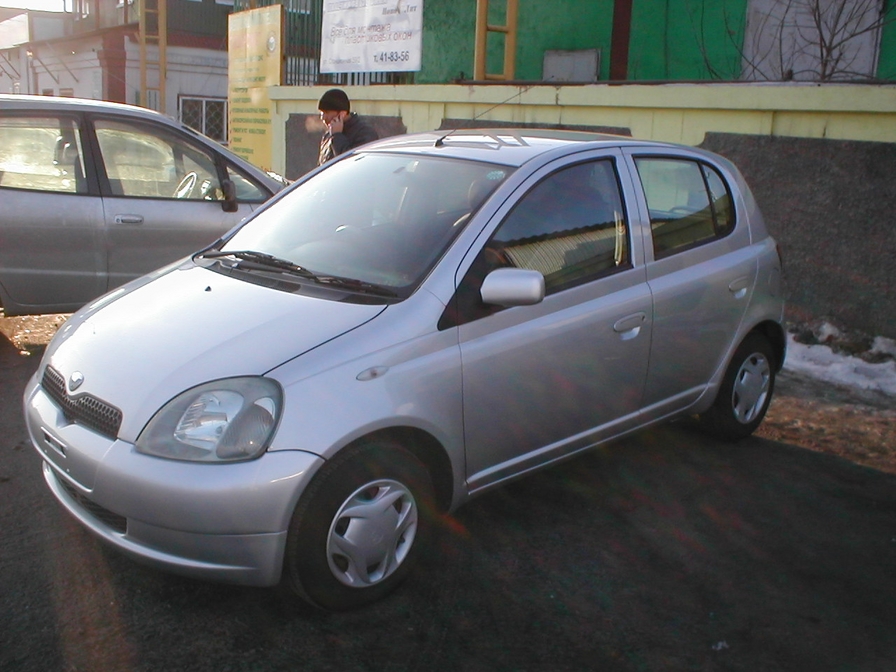 2000 Toyota Vitz Pictures