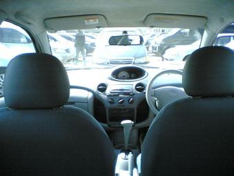 2000 Toyota Vitz Pictures