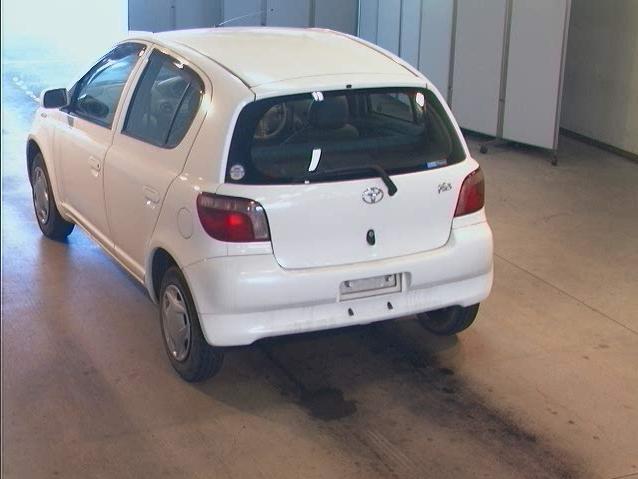 2000 Toyota Vitz Photos