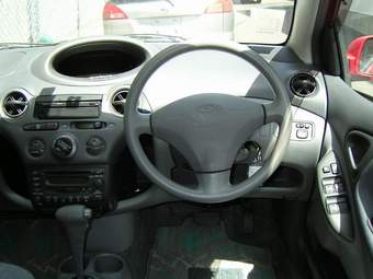 2000 Toyota Vitz Pictures