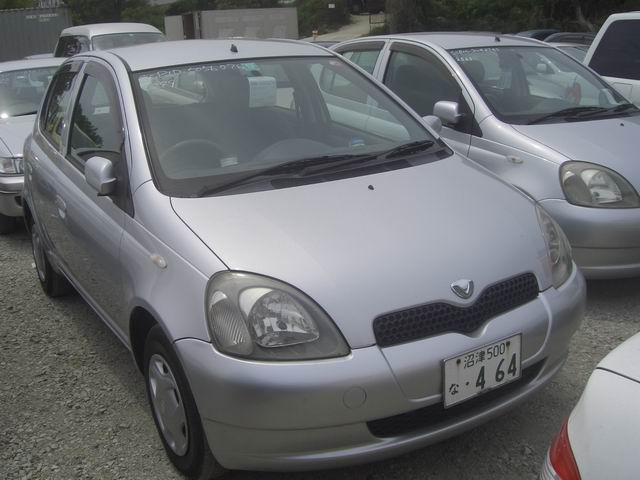 2000 Toyota Vitz Photos