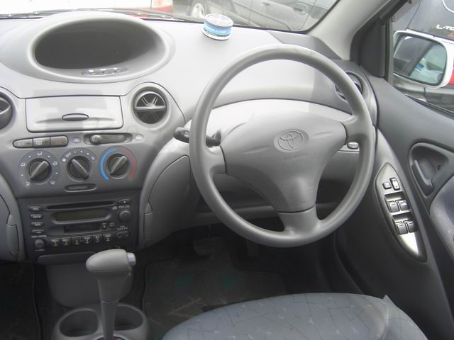 2000 Toyota Vitz Pics