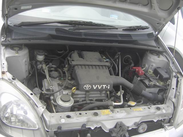 2000 Toyota Vitz Images