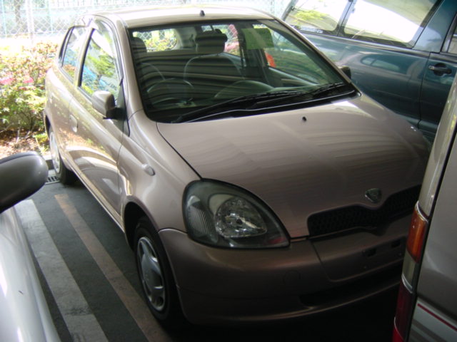 2000 Toyota Vitz Pictures