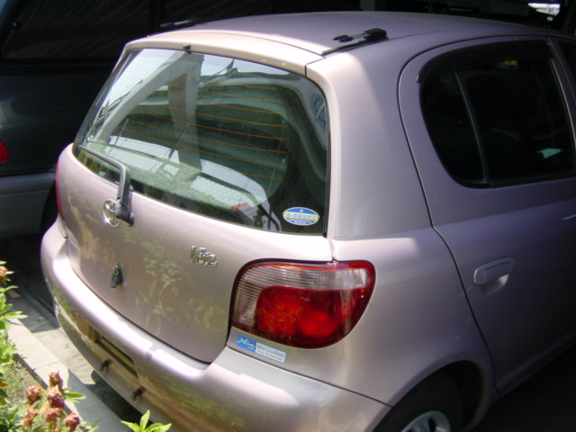 2000 Toyota Vitz Pics