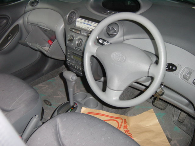 2000 Toyota Vitz Pictures