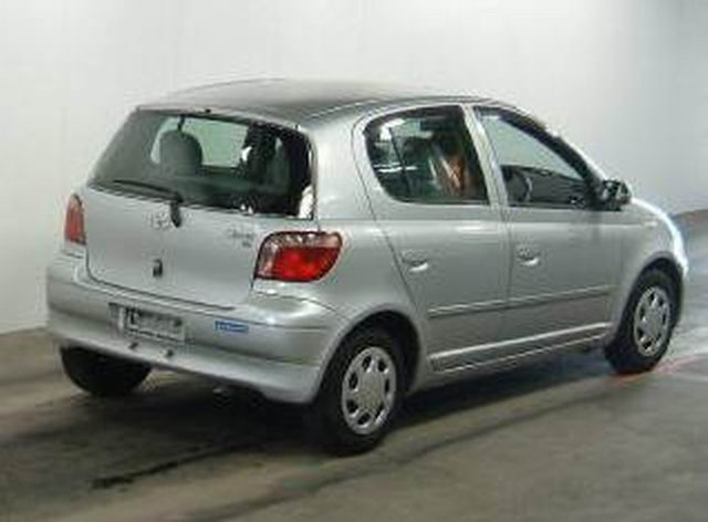 2000 Toyota Vitz Pics