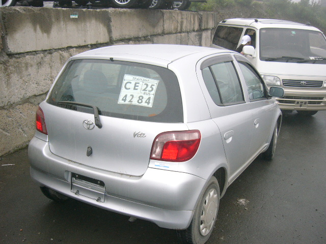 2000 Toyota Vitz Pictures