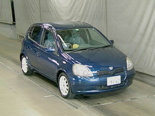 2000 Toyota Vitz Photos