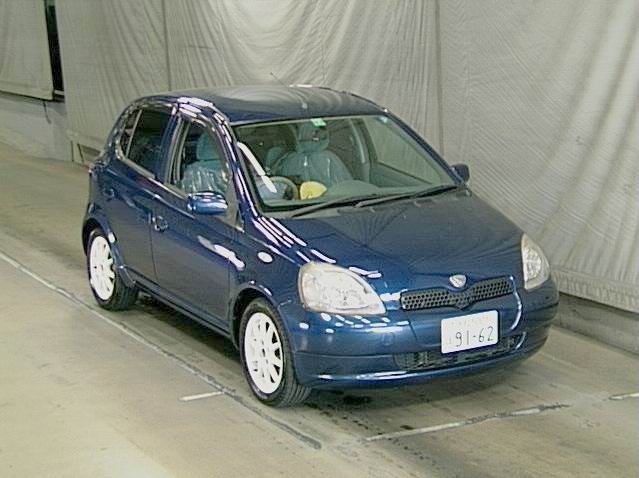 2000 Toyota Vitz Photos