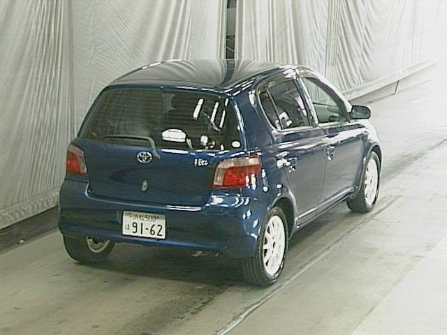 2000 Toyota Vitz Photos