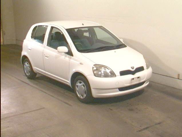 2000 Toyota Vitz Photos