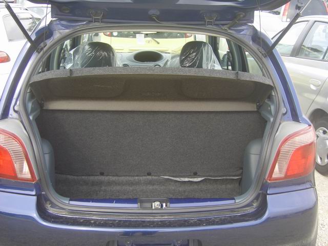2000 Toyota Vitz Pictures