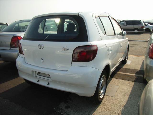 2000 Toyota Vitz Pictures