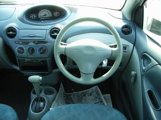 2000 Toyota Vitz Pictures