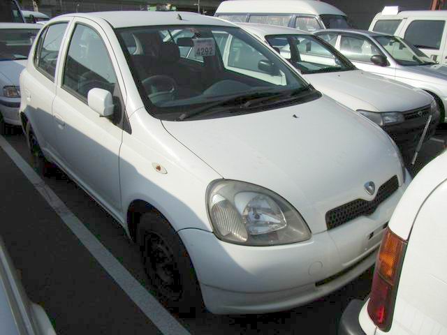 2000 Toyota Vitz Pictures