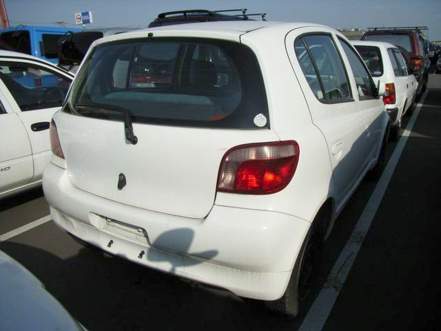 2000 Toyota Vitz Photos