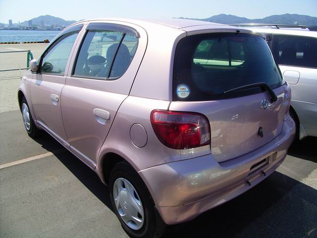 2000 Toyota Vitz Pictures