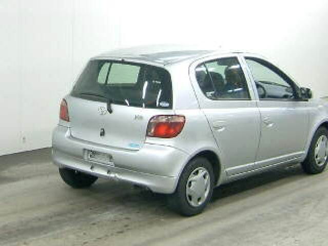 2000 Toyota Vitz Photos