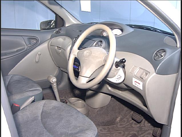 2000 Toyota Vitz Pics