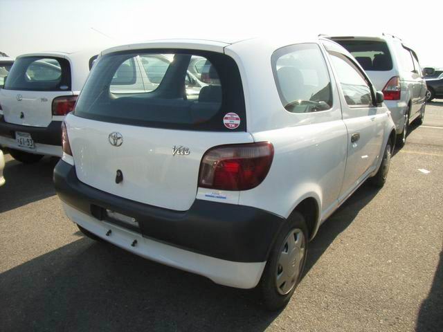 2000 Toyota Vitz Pictures