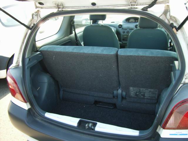 2000 Toyota Vitz Pics