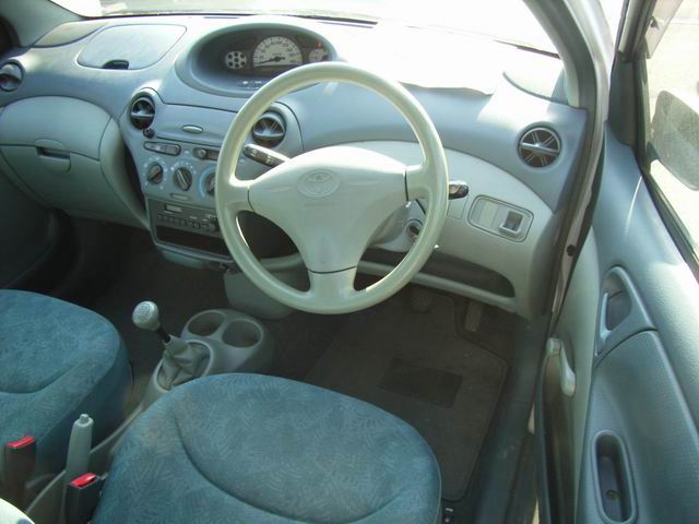 2000 Toyota Vitz Pictures