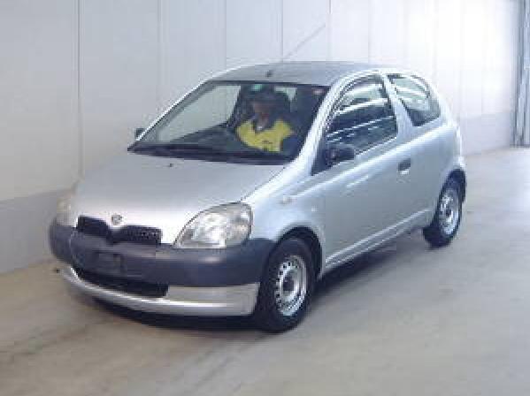 2000 Toyota Vitz Photos