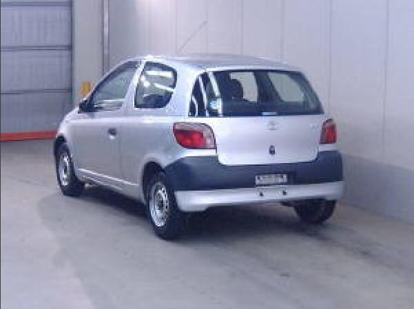 2000 Toyota Vitz Photos