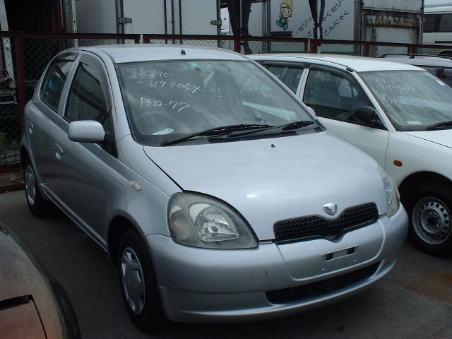 2000 Toyota Vitz Photos