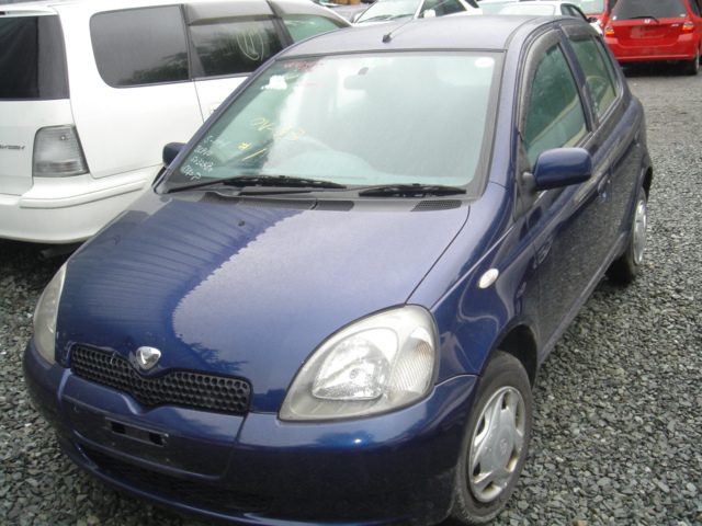 2000 Toyota Vitz Photos